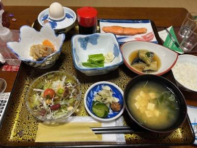 朝市散策後は旅館の朝風呂に入り、7:30から朝ごはん。<br />温泉卵があるとなんかテンション上がるよね。量もちょうど良かった。