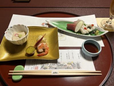 鱧御膳をいただきます。<br /><br />一　胡麻豆腐と彩り盛り合わせ<br />一　本日のお造り
