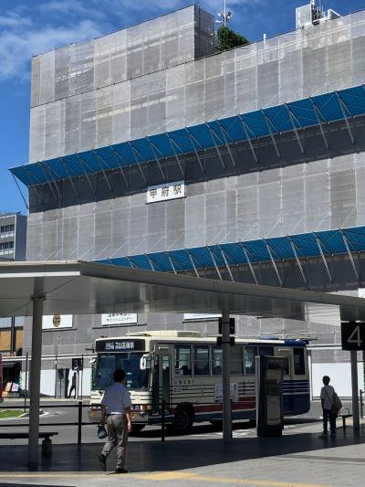 甲府駅は外壁補修中